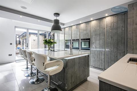 96 Carr Road, Sheffield, S6 2WZ