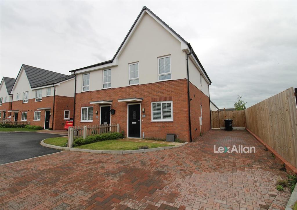 Brettell Lane, Stourbridge 2 bed semidetached house for sale £190,000