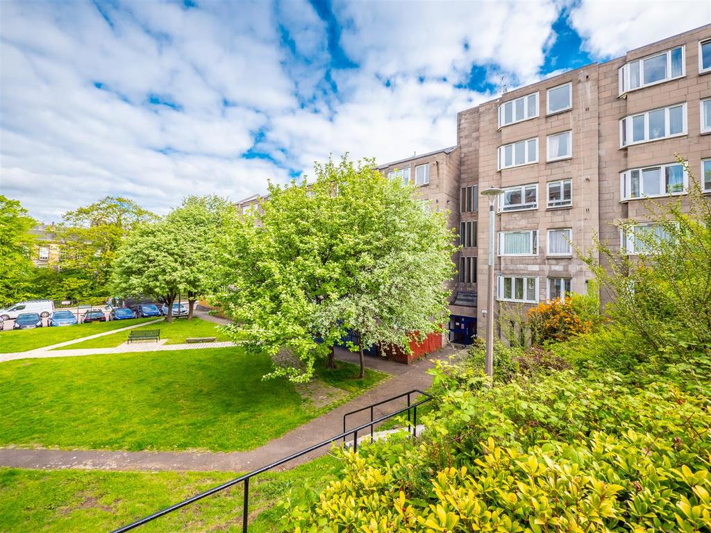 4/2 Saunders Street, Edinburgh, EH3 6TR 3 bed ground floor flat £280,000