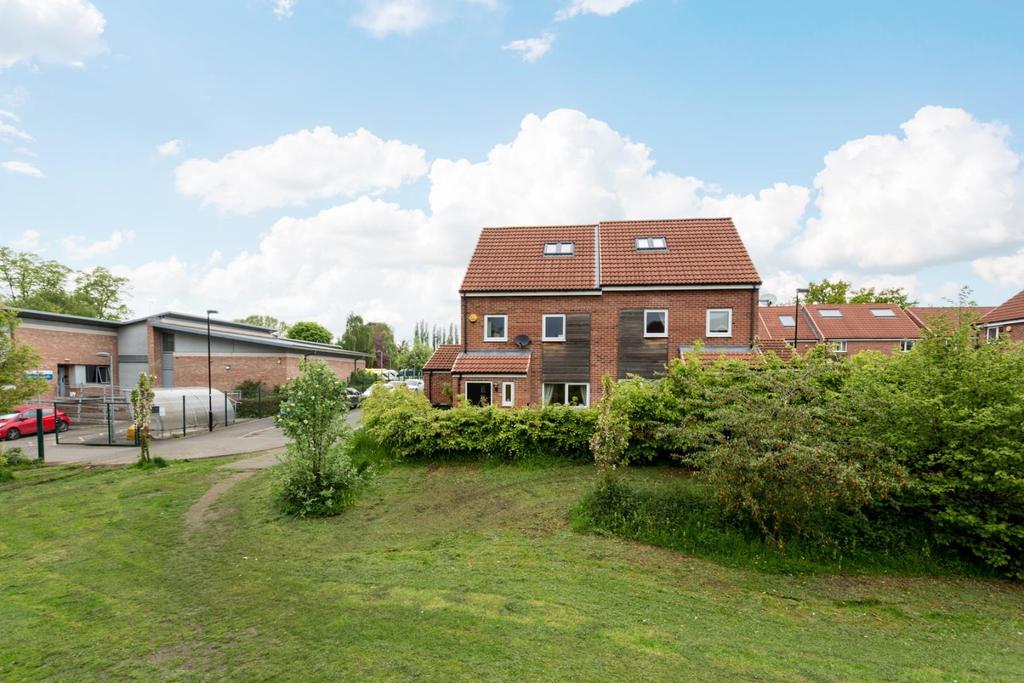 Turner Close, York 4 bed semidetached house £329,950