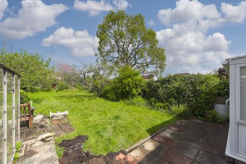 16 Hookfield, Epsom, KT19 8JG