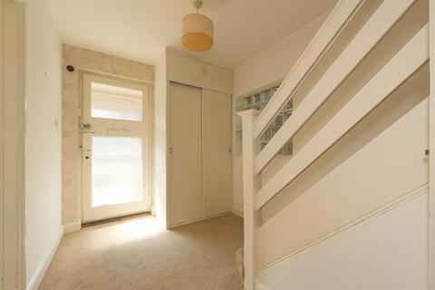 16 Hookfield, Epsom, KT19 8JG