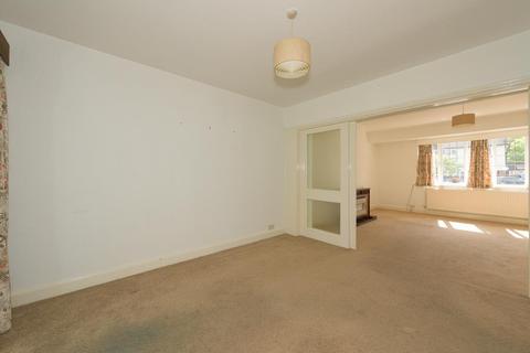 16 Hookfield, Epsom, KT19 8JG