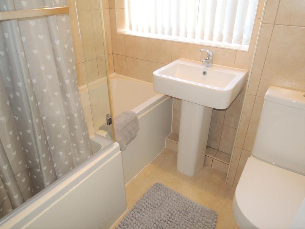 Gibbons Road, Sutton Coldfield, B75 5HD 2 bed £695 pcm (£