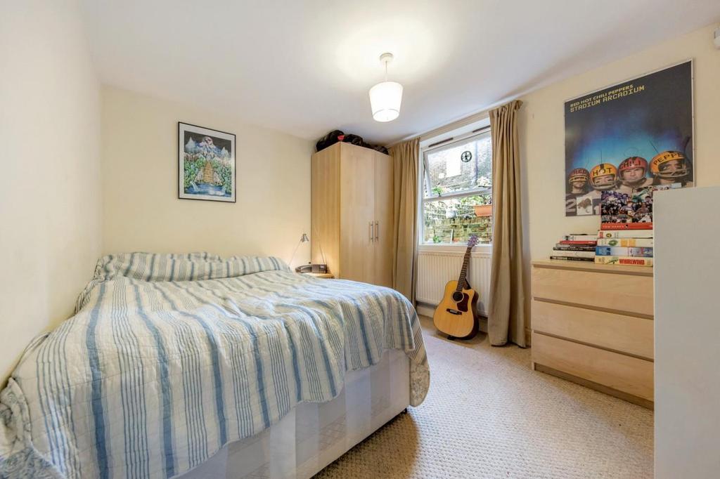 Bonnington Road, SW9 2 bed flat £2,401 pcm (£554 pw)