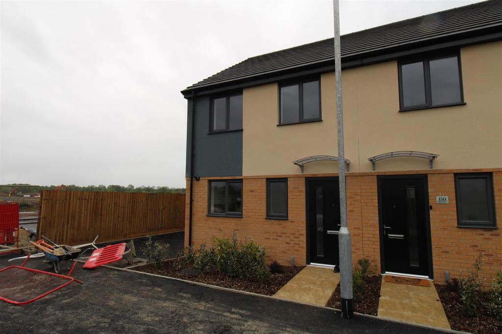 Manor Drive, Peterborough 3 bed semidetached house £925 pcm (£213 pw)