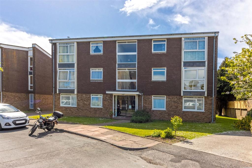 Dorchester Gardens, Worthing 2 bed flat £1,050 pcm (£242 pw)
