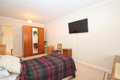 2 Northstead Close, Willerby, Hull, HU10 6HP