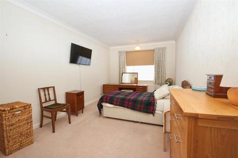2 Northstead Close, Willerby, Hull, HU10 6HP