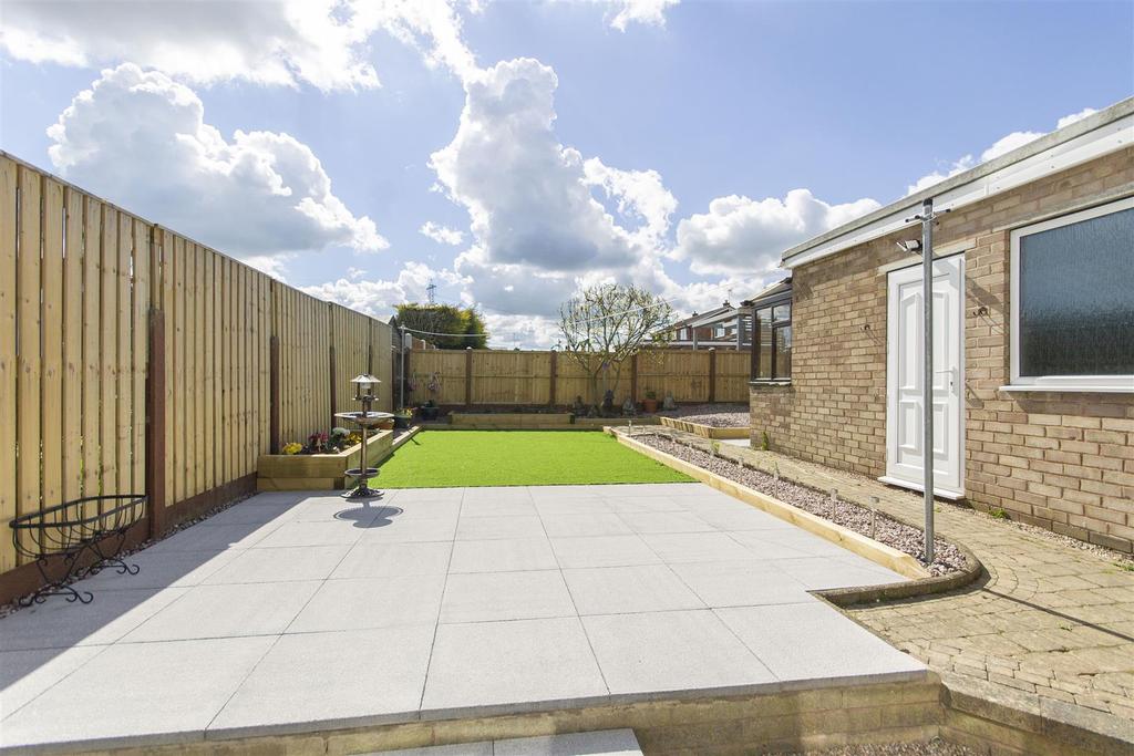 Elliott Drive, Inkersall, Chesterfield 2 bed semidetached bungalow £