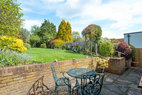 9 Cherrycot Rise, Orpington, BR6 7DL