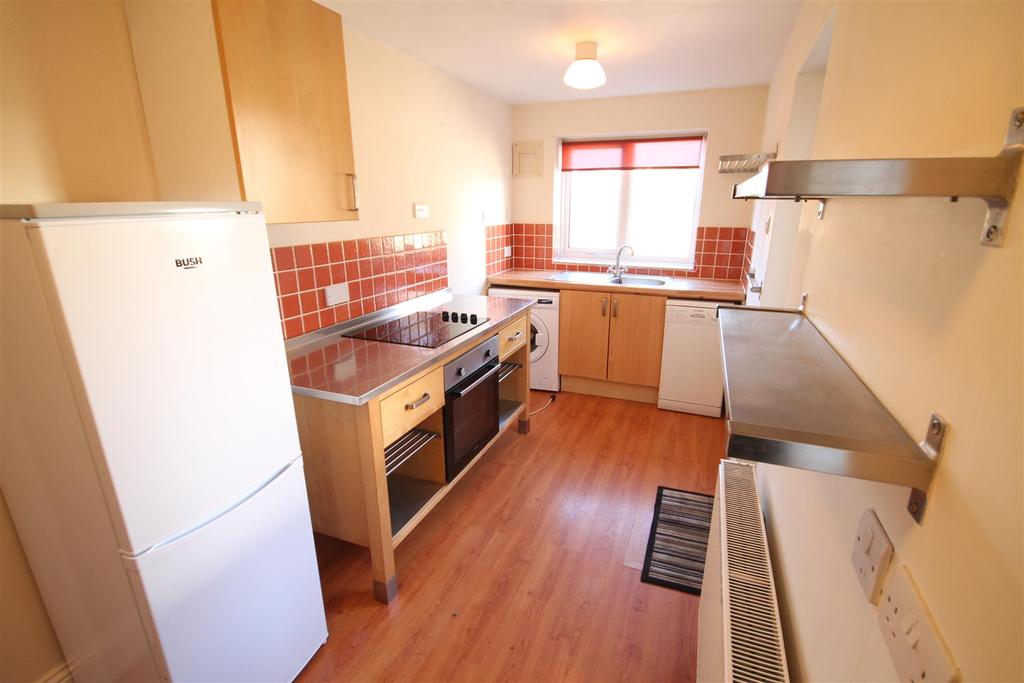 Front Street, Framwellgate Moor, Durham 2 bed terraced house £525 pcm