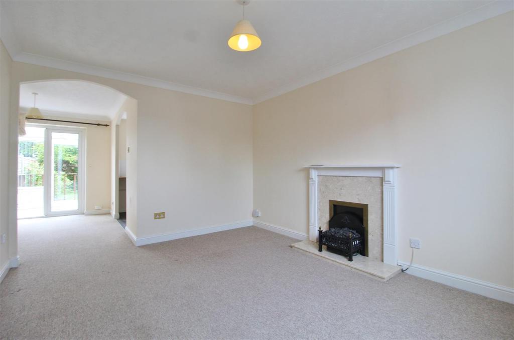 Rodney Drive, Mudeford 3 bed semidetached house £270,000