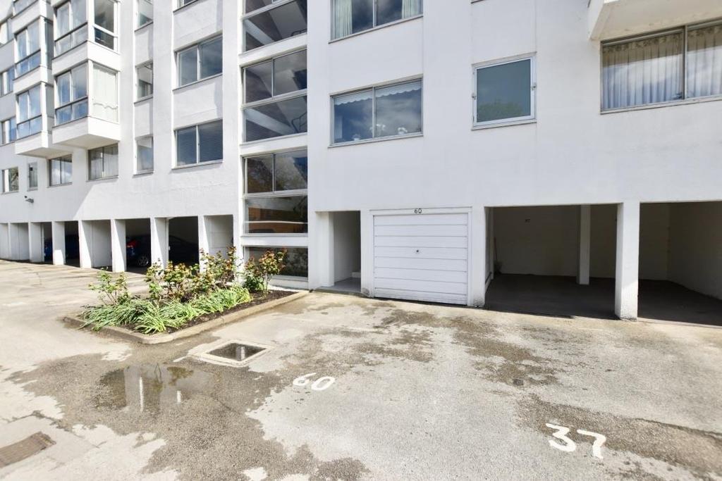Garage &amp; Parking