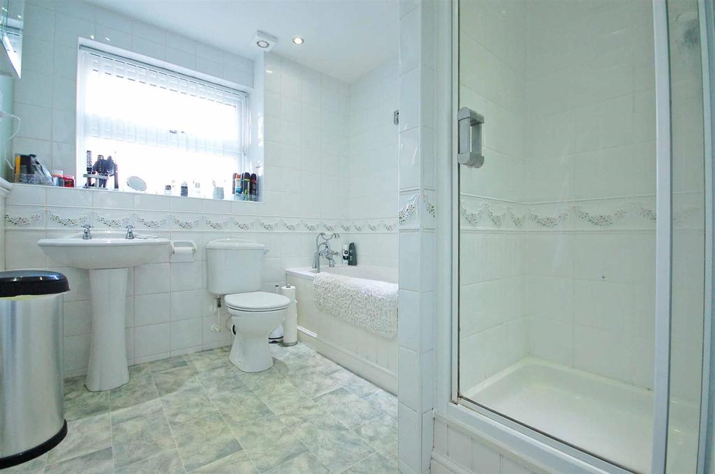 Family bathroom.jpg