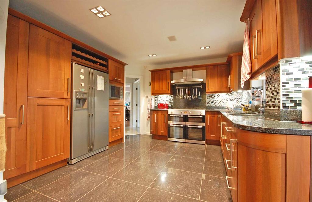 Kitchen1.jpg