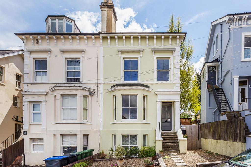 Upper Bridge Road, Redhill, RH1 2 bed £425,000