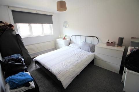 17 Striding Edge Walk, Oldham, OL1 3JT