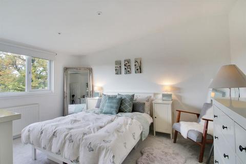 66 Crouch House Road, Edenbridge, TN8 5EN