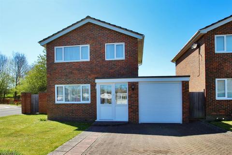 16 Ashcombe Drive, Edenbridge, TN8 6JY