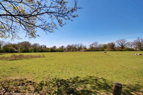 16 Ashcombe Drive, Edenbridge, TN8 6JY