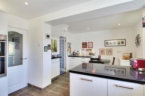 16 Ashcombe Drive, Edenbridge, TN8 6JY