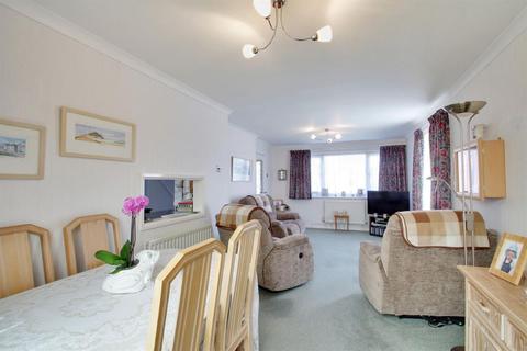 16 Ashcombe Drive, Edenbridge, TN8 6JY