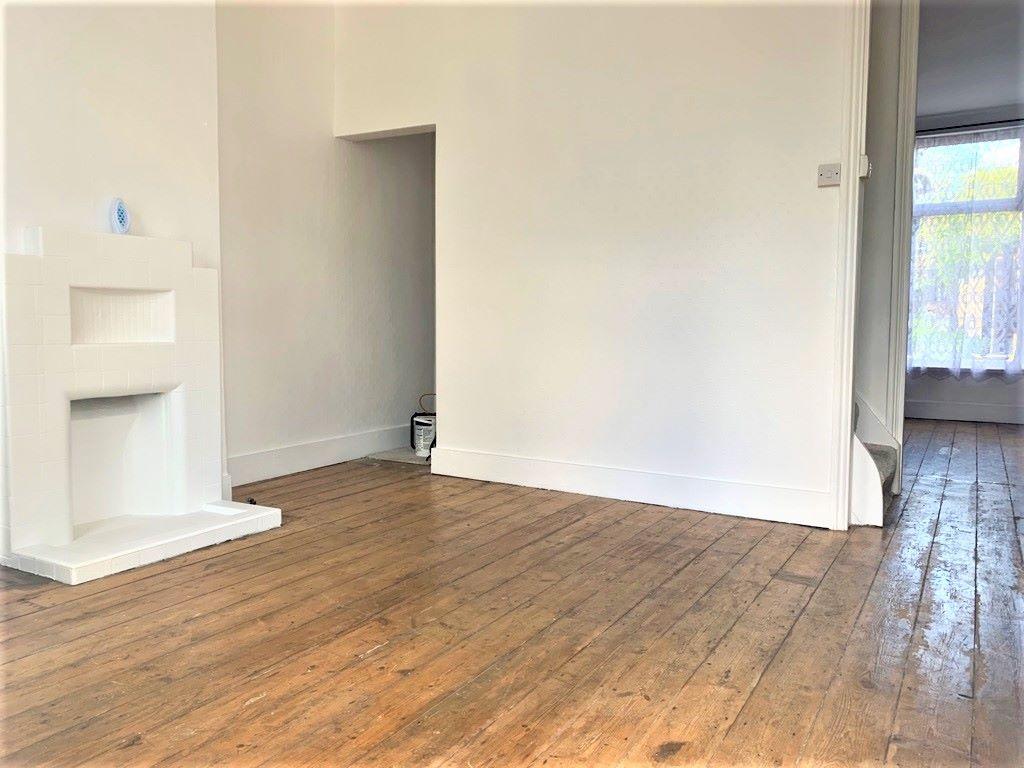 Parchmore Road, Thornton Heath 2 bed terraced house £1,650 pcm (£381 pw)
