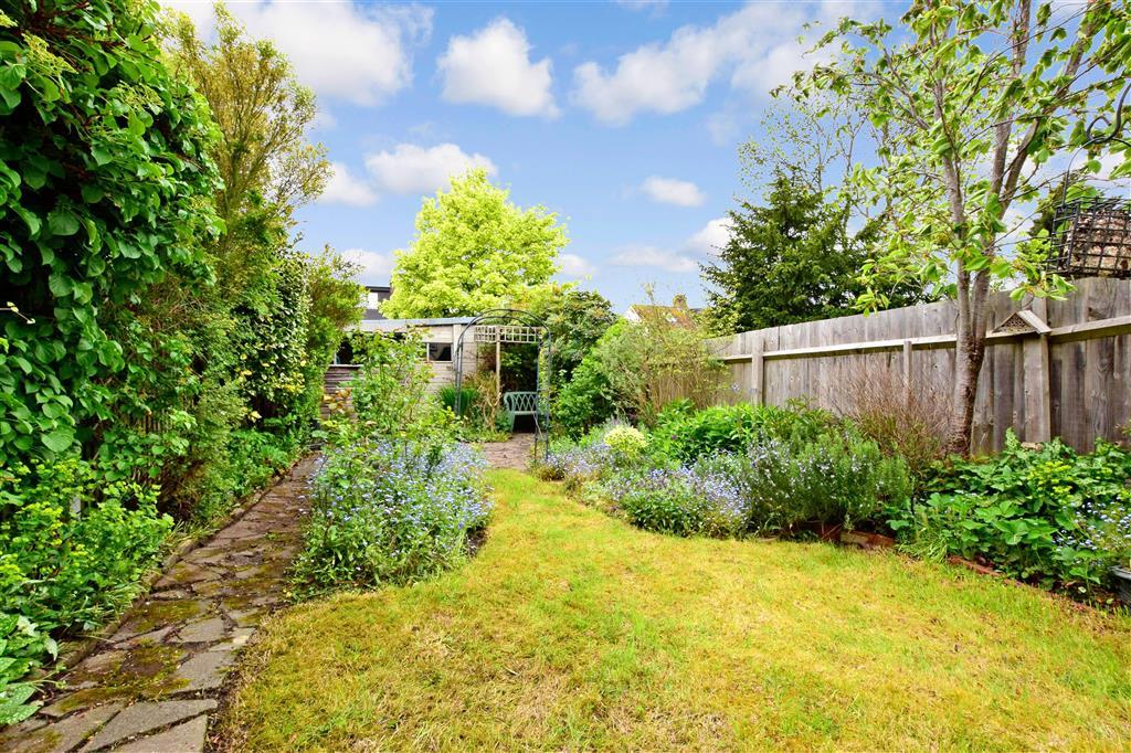 Glenwood Drive, Gidea Park, Essex 3 bed end of terrace house £440,000
