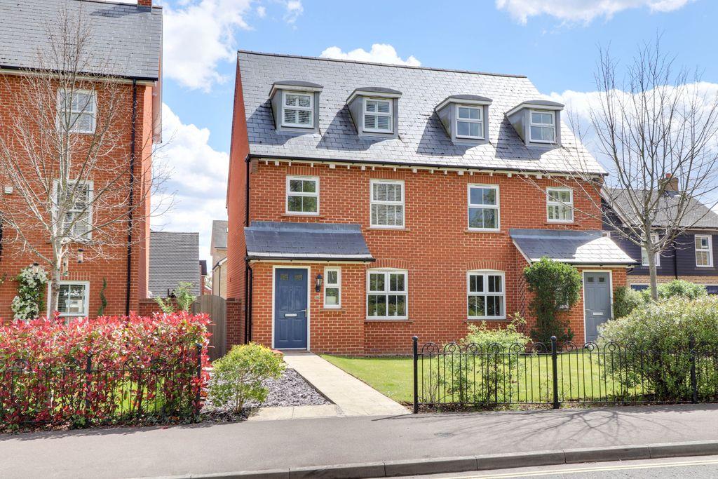 Cufaude Lane, Sherfield Park, Basingstoke RG27 0FL 4 bed semidetached