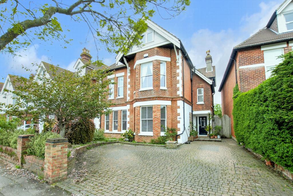 Sandgate Road, Folkestone, CT20 7 bed detached house £695,000