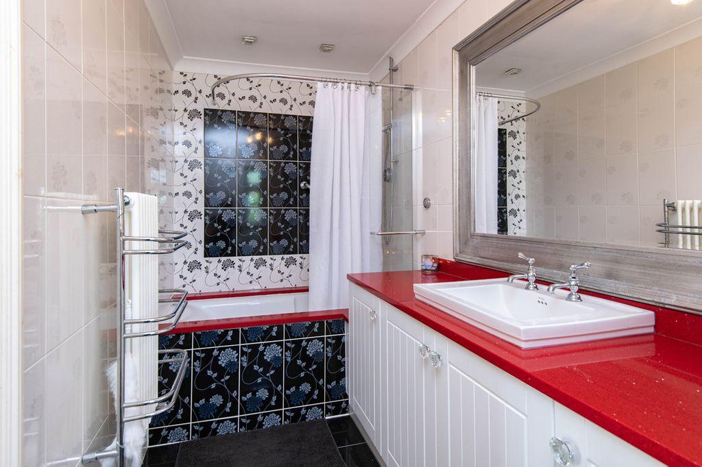 Ensuite to Bed 1