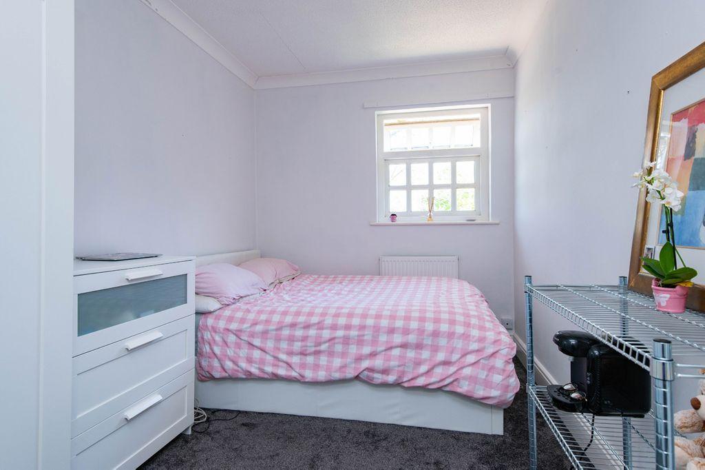 Bedroom 5 (Double)