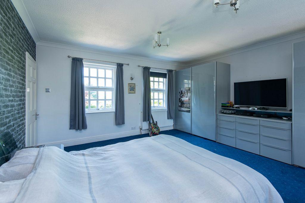 Bedroom 2 (Double)