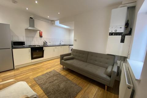 4 bedroom apartment to rent, Middle Street, Beeston, NG9 2AR