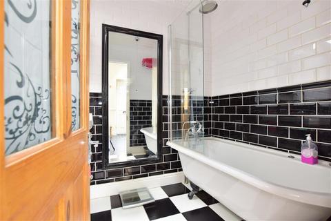 32 Avondale Road, Basildon, SS16 4TT