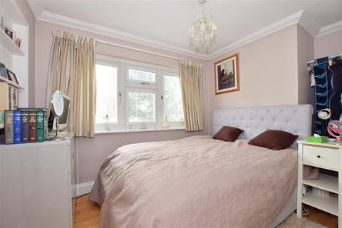 32 Avondale Road, Basildon, SS16 4TT