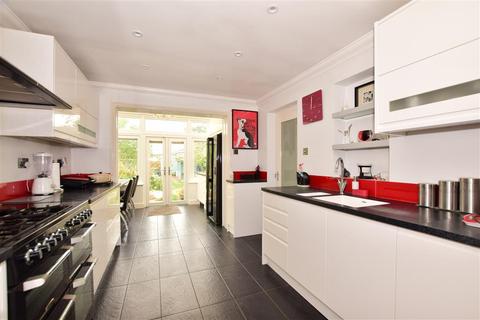 32 Avondale Road, Basildon, SS16 4TT