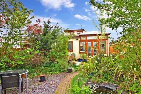 32 Avondale Road, Basildon, SS16 4TT