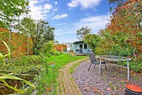 32 Avondale Road, Basildon, SS16 4TT