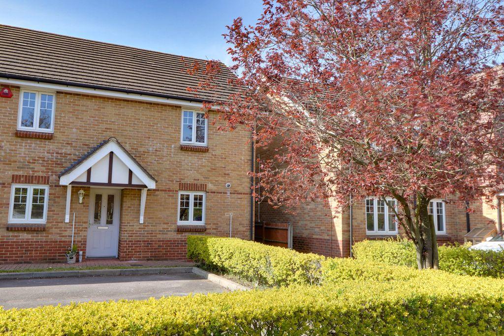 Reading Road, Chineham, BASINGSTOKE... 2 bed semidetached house £300,000