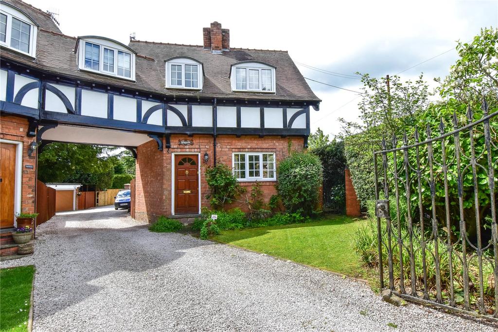 Valley Road, Bournheath, Bromsgrove, B61 2 bed semidetached house £375,000