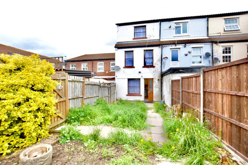 Lonsdale Close, SE9 4 bed terraced house £2,000 pcm (£462 pw)