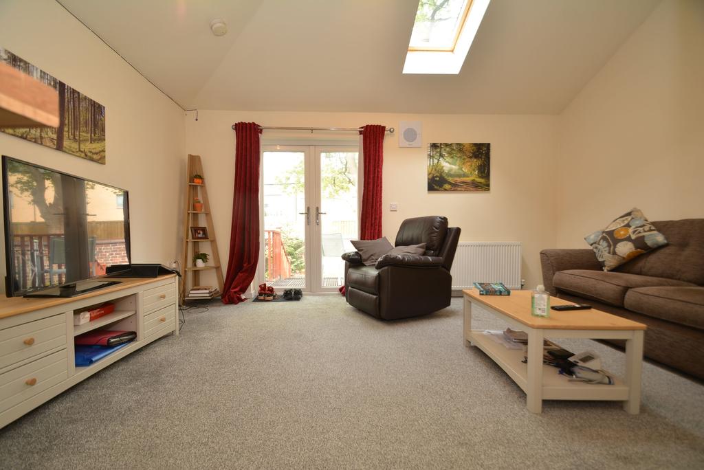 18 Kirkton Crescent, GLASGOW, G13 3AQ 3 bed end of terrace house £167,500