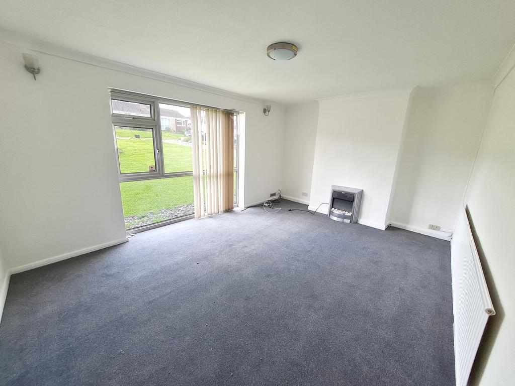 Shearwater Avenue, Whitstable 3 bed semidetached house £1,250 pcm (£