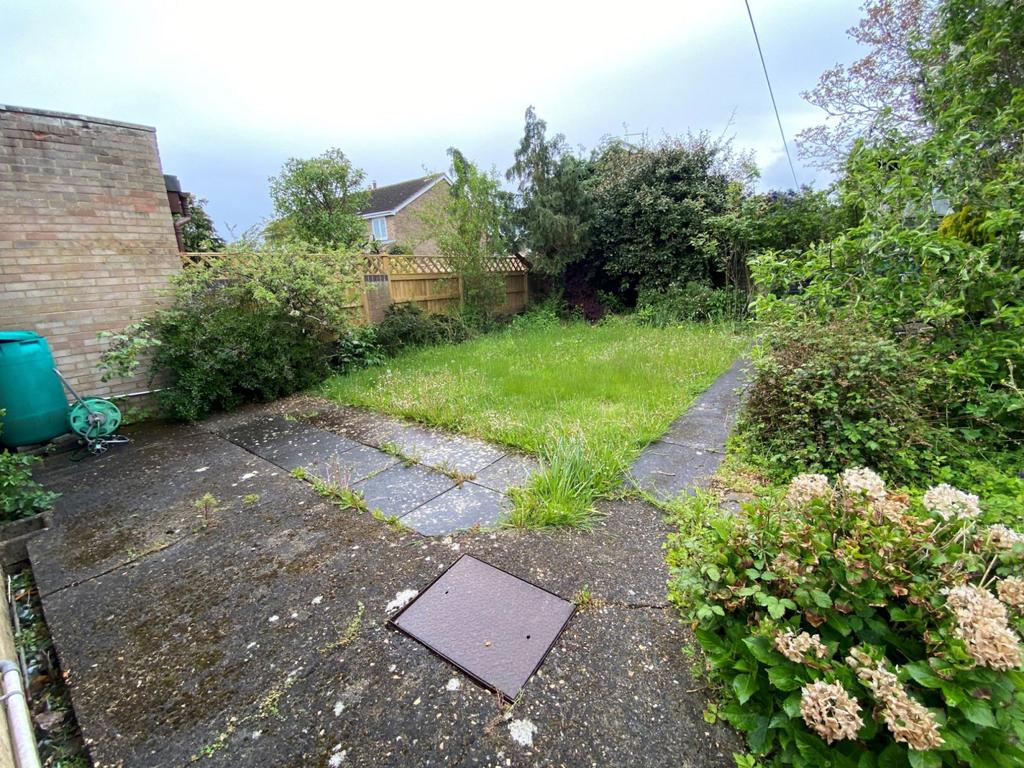 Station Road, Earls Barton, Northampton NN6 0PH 3 bed semidetached