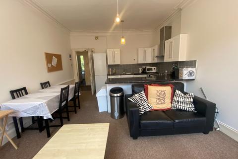 4 bedroom flat to rent, Montague Street, Newington, Edinburgh, EH8