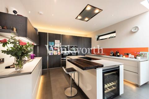 19 Grovelands Road, London, N13 4RJ
