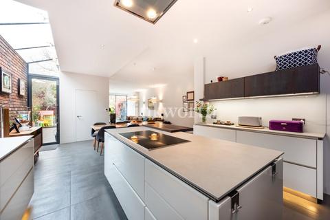 19 Grovelands Road, London, N13 4RJ