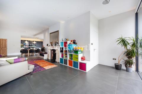 19 Grovelands Road, London, N13 4RJ